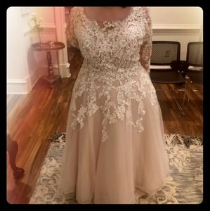 Mori Lee wedding dress with veil size 22